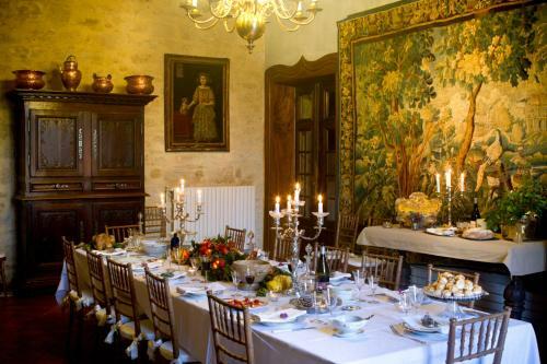 Plaigne Chateau Sleeps 28 Pool Wifi