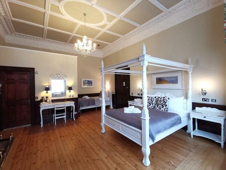 Lairg Hotel