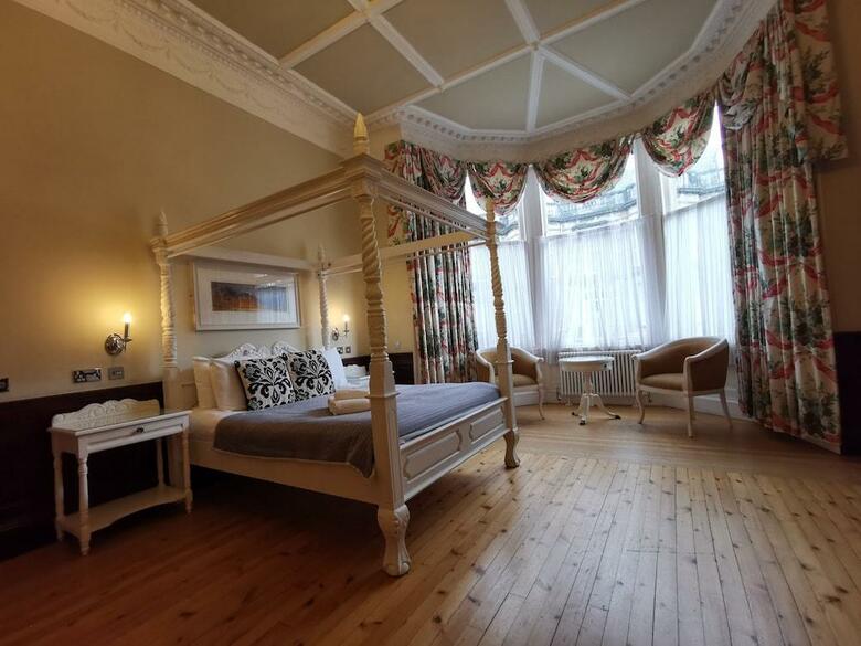 Lairg Hotel