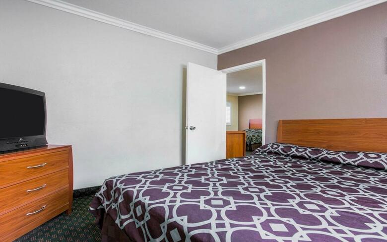 Hotel Anaheim Rodeway Inn & Suites