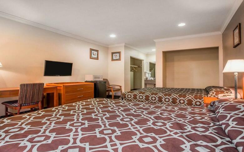 Hotel Anaheim Rodeway Inn & Suites