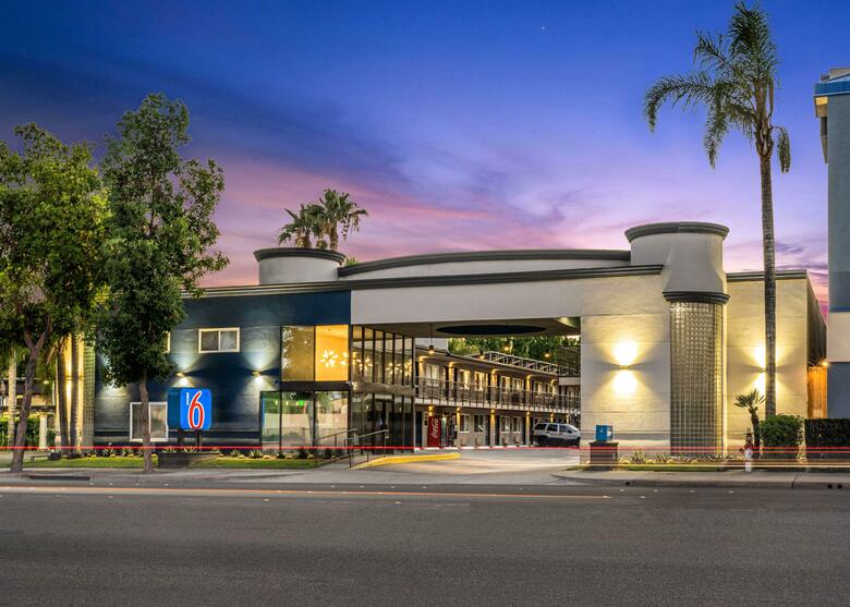 Hotel Anaheim Rodeway Inn & Suites
