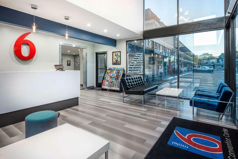 Hotel Anaheim Rodeway Inn & Suites