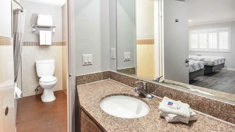 Hotel Anaheim Rodeway Inn & Suites