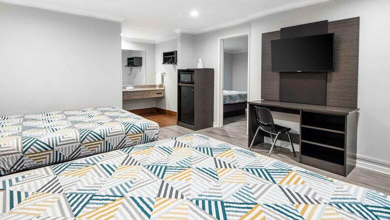Hotel Anaheim Rodeway Inn & Suites