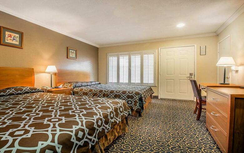 Hotel Anaheim Rodeway Inn & Suites