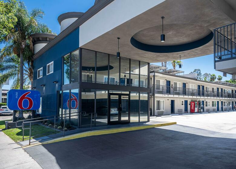 Hotel Anaheim Rodeway Inn & Suites