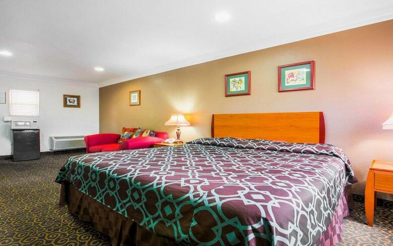 Hotel Anaheim Rodeway Inn & Suites