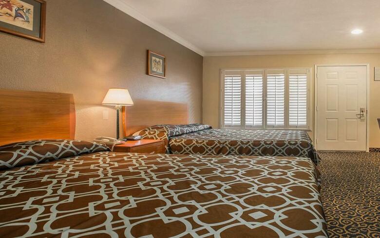 Hotel Anaheim Rodeway Inn & Suites