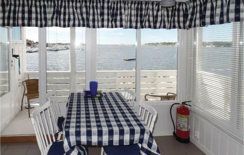 Holiday Home Gressvik Slevikstranda