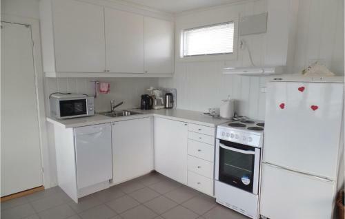 Holiday Home Gressvik Slevikstranda