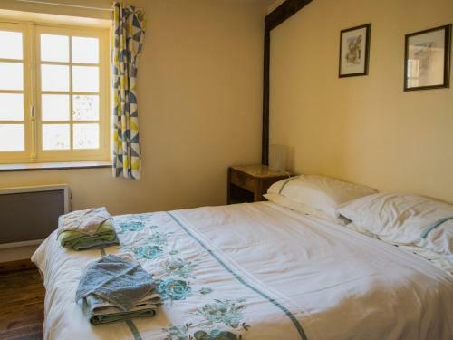 Cozy Holiday Home In Puy-l'ev�que With Terrace