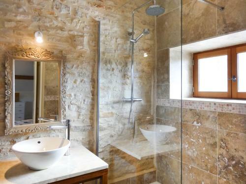 Puligny-montrachet Town House Sleeps 6 With Air Con