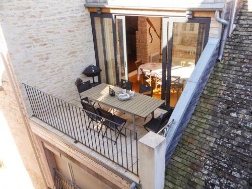 Puligny-montrachet Town House Sleeps 6 With Air Con