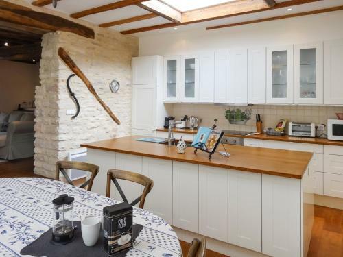 Puligny-montrachet Town House Sleeps 6 With Air Con