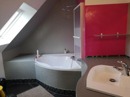 G�te Romagn�, 7 Pi�ces, 12 Personnes - Fr-1-538-68