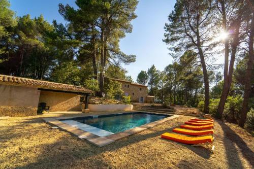 Stunning Panoramic Views In Roussillon