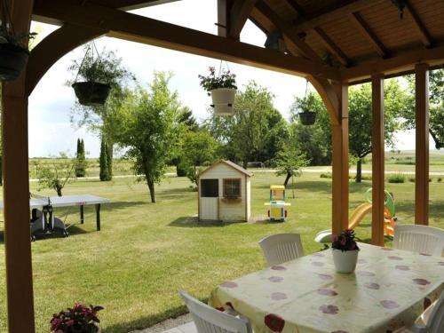 G�te Rouilly-sacey, 3 Pi�ces, 4 Personnes - Fr-1-543-46