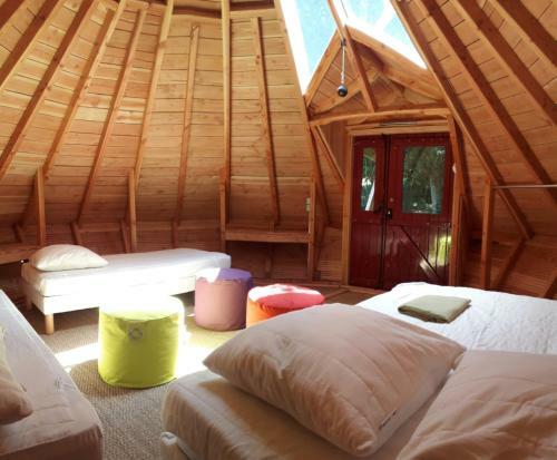 Tipis Du Petit Buisson