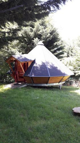 Tipis Du Petit Buisson