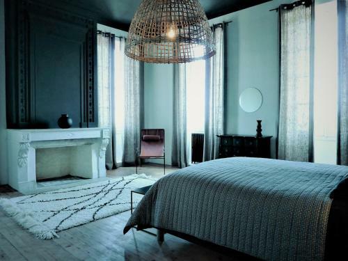 Saint-christoly-medoc Chateau Sleeps 15 With Pool