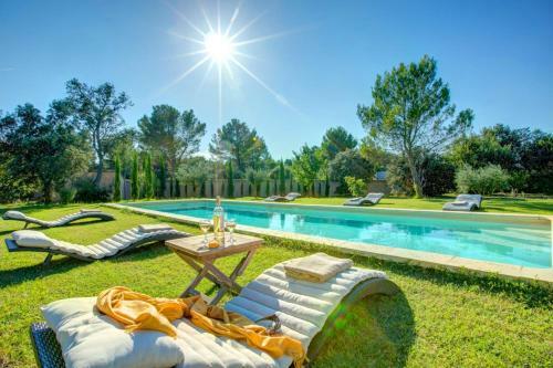 Saint-didier Villa Sleeps 9 Pool Wifi