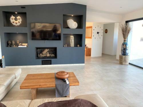Villa D'architecte Avec Vue Mer Et Piscine Chauff�e