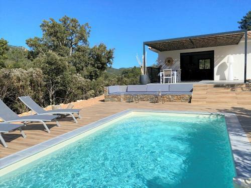 Villa Neuve Avec Piscine Chauffee