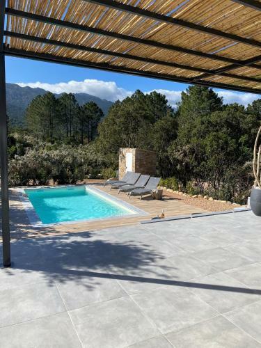 Villa Neuve Avec Piscine Chauffee