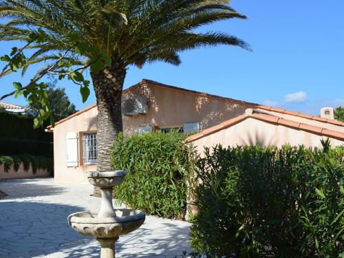 Bright Villa In Sainte-maxime With Private Pool