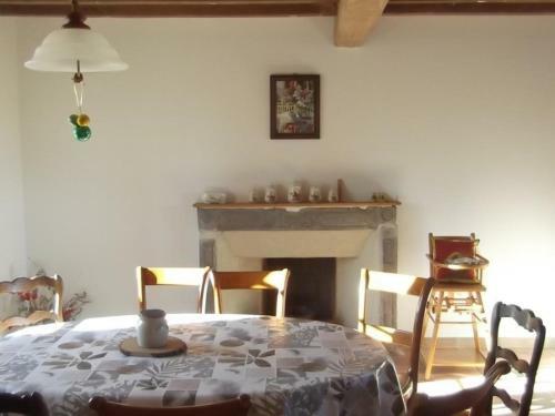 G�te Saint-georges-de-baroille, 4 Pi�ces, 7 Personnes - Fr-1-496-170