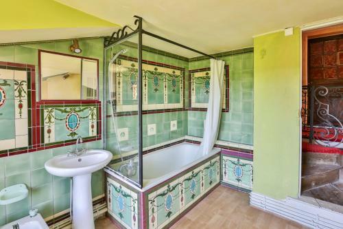 Maine D'euche Chateau Sleeps 30 Pool Wifi