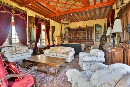 Maine D'euche Chateau Sleeps 30 Pool Wifi