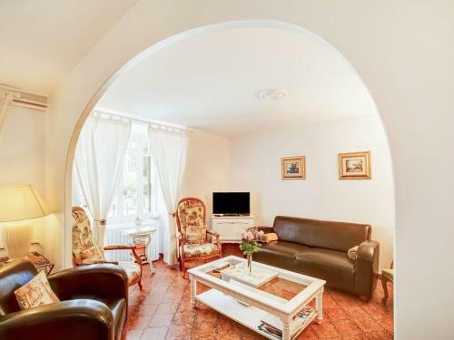 Spacious Holiday Home In Saint-martin Le Redon With Garden