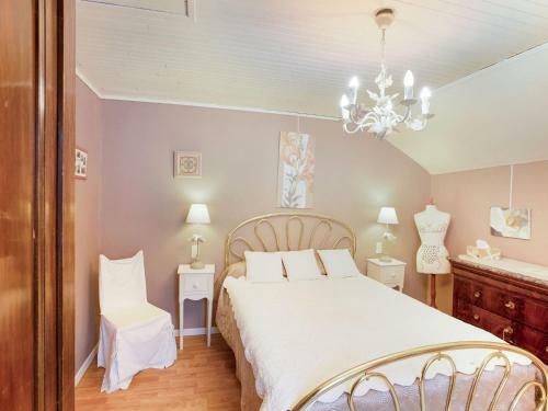 Spacious Holiday Home In Saint-martin Le Redon With Garden