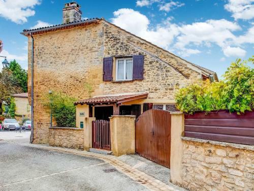 Spacious Holiday Home In Saint-martin Le Redon With Garden
