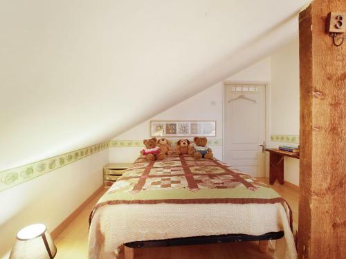 Spacious Holiday Home In Saint-martin Le Redon With Garden