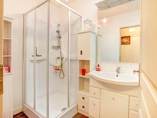 Spacious Holiday Home In Saint-martin Le Redon With Garden