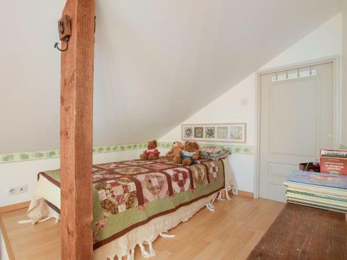 Spacious Holiday Home In Saint-martin Le Redon With Garden