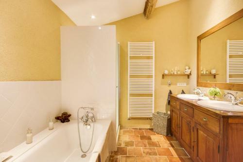 Saint-meard-de-gurcon Villa Sleeps 2 Pool Wifi