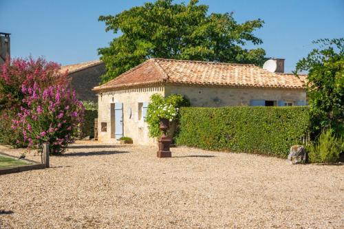 Saint-meard-de-gurcon Villa Sleeps 2 Pool Wifi