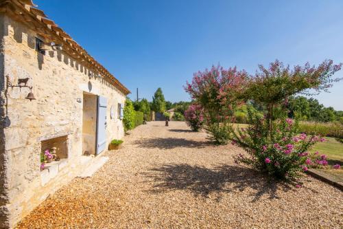 Saint-meard-de-gurcon Villa Sleeps 2 Pool Wifi