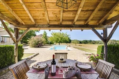 Saint-meard-de-gurcon Villa Sleeps 2 Pool Wifi
