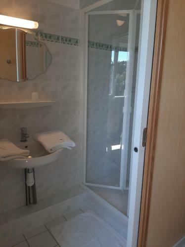 Hotel Home Des Pins Sarl