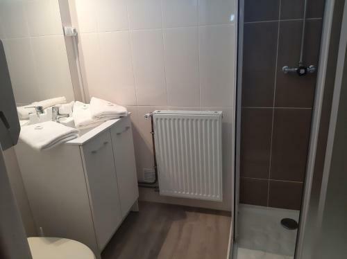 Hotel Home Des Pins Sarl
