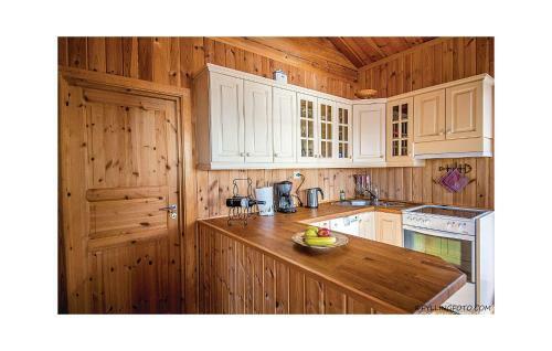 Holiday Home Ikornnes Hytte