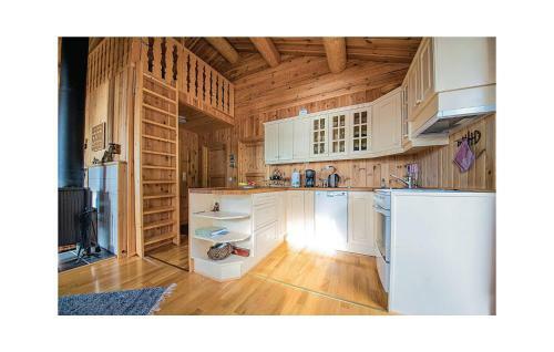 Holiday Home Ikornnes Hytte