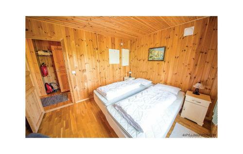 Holiday Home Ikornnes Hytte