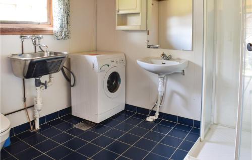Holiday Home V�g� Sj�rdalen