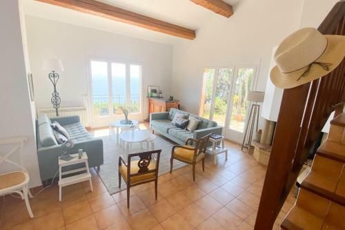 Beautiful Villa With Sea View And Pool